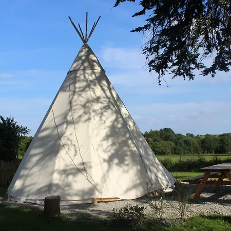 Insolites En Mené Glamping